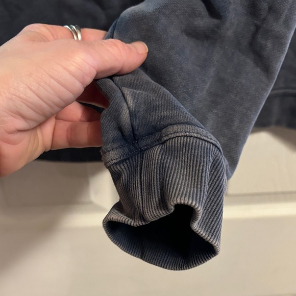 Universal Thread Women's blue Sweatshirt - Picture 11 of 11